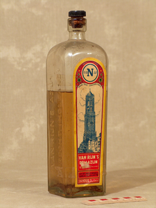 878224 Afbeelding van een fles 'Van Rijn's Domazijn', gefabriceerd bij een filiaal van de Van Rijn's Mosterd- en ...